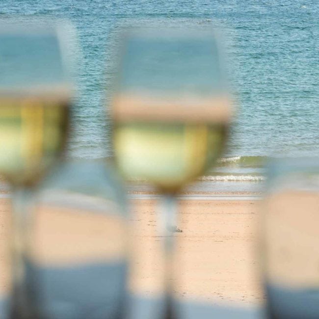 cafe-bar-golden-sands-st-brealdes-bay