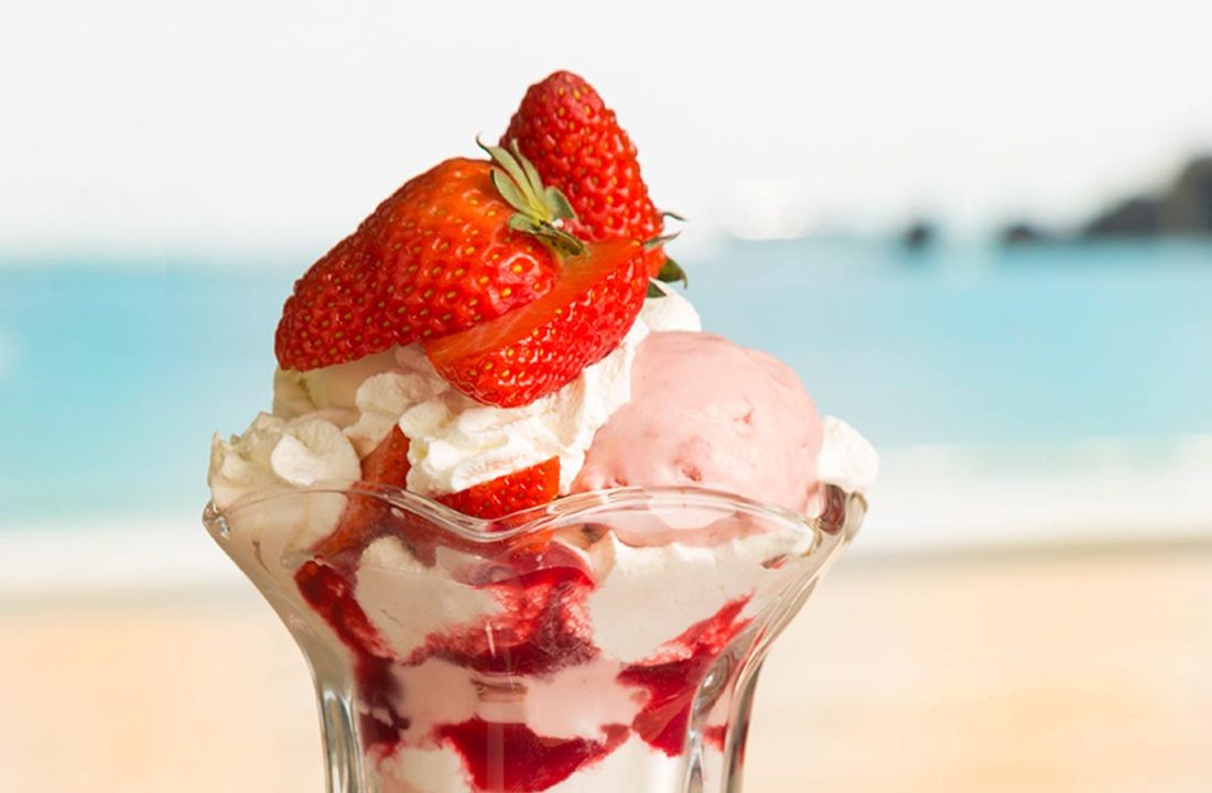 strawberry-sundae-cafe-bar-golden-sands